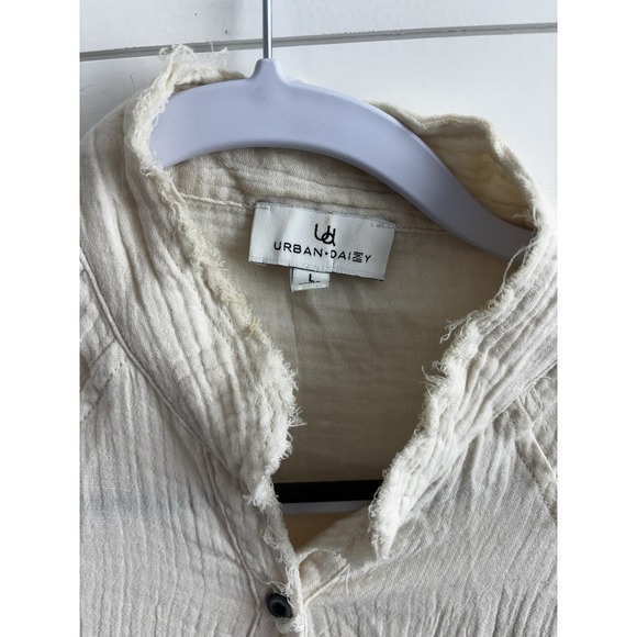 Urban Daisy Cream Button Down Blouse‎ Size Large Women's 0360 - Picture 2 of 7